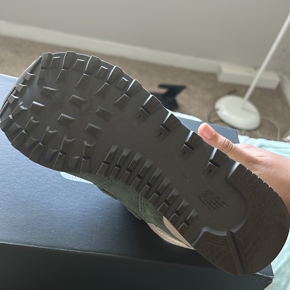 Women’s New Balance 574 - Picture 2 of 4